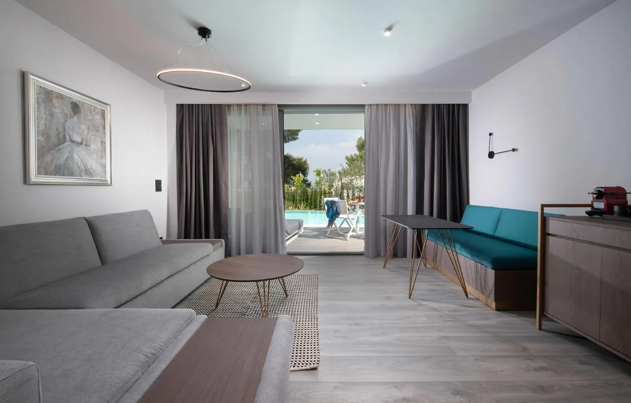 אתר נופש ניקיטי Lagomandra Luxury Suites With Private Pools