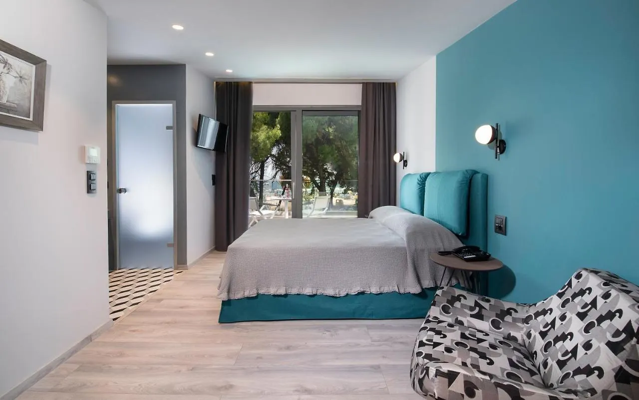 אתר נופש ניקיטי Lagomandra Luxury Suites With Private Pools