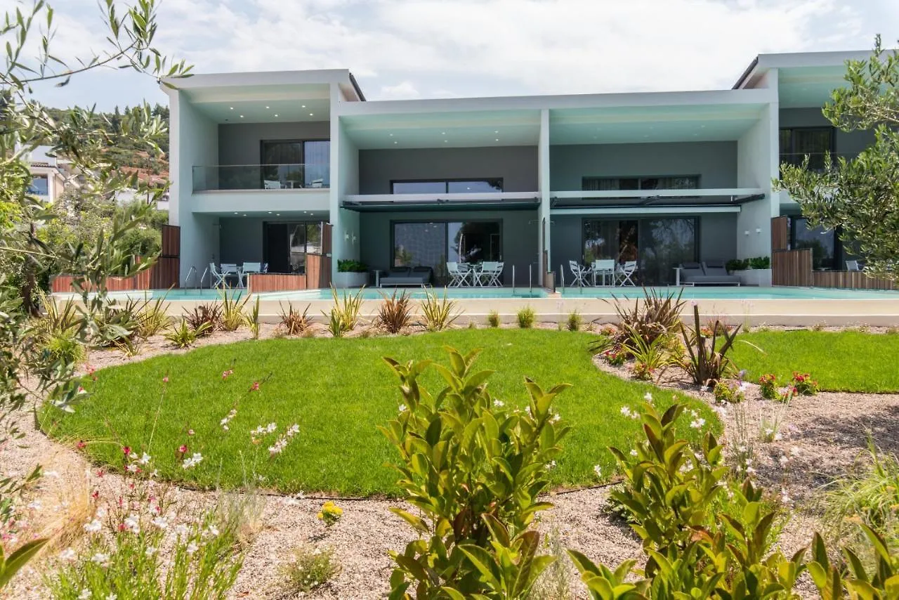 Lagomandra Luxury Suites With Private Pools Nikiti  Semesteranläggning (resort)